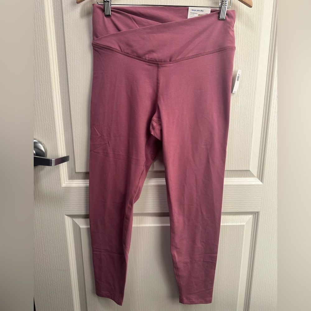 025 NWT OLD NAVY Powerchill Go-Dry.  7/8 ankle.  Size large.
